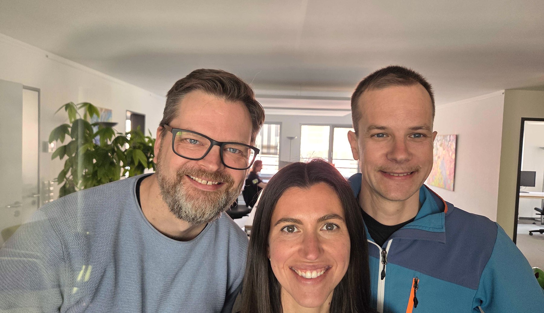 Das arocom Team im Büro in Ostfildern