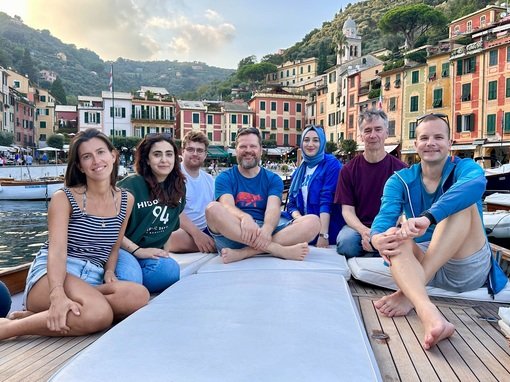 Das arocom Team auf einem Boot in Portofino